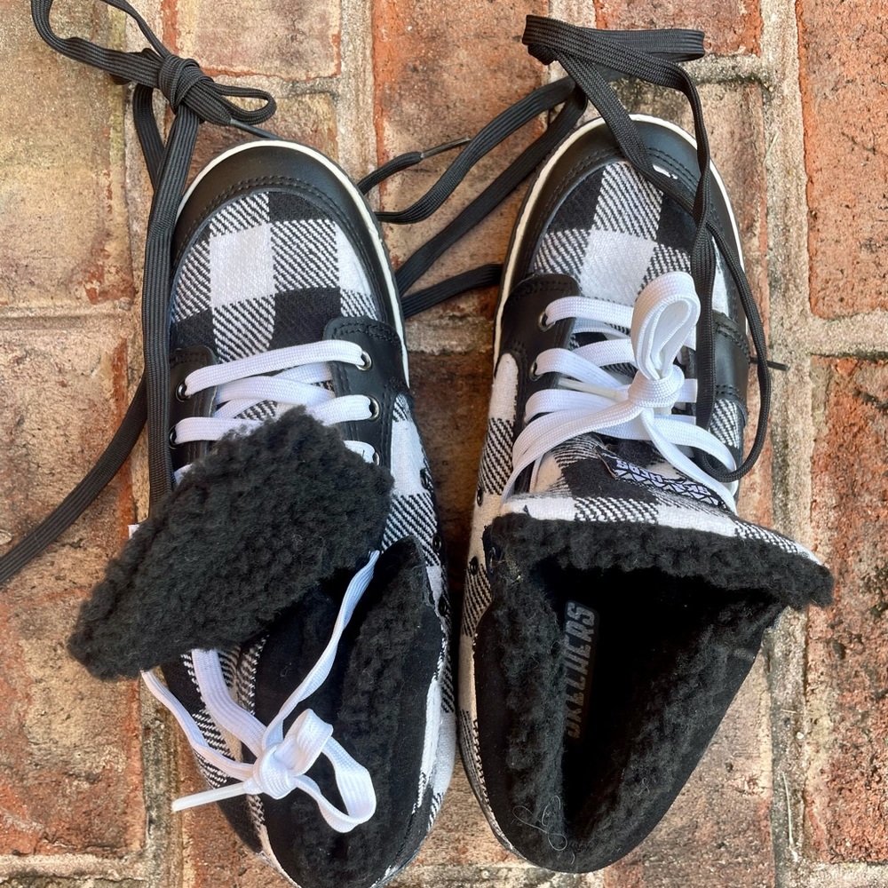 Women’s sketcher sneakers brand new